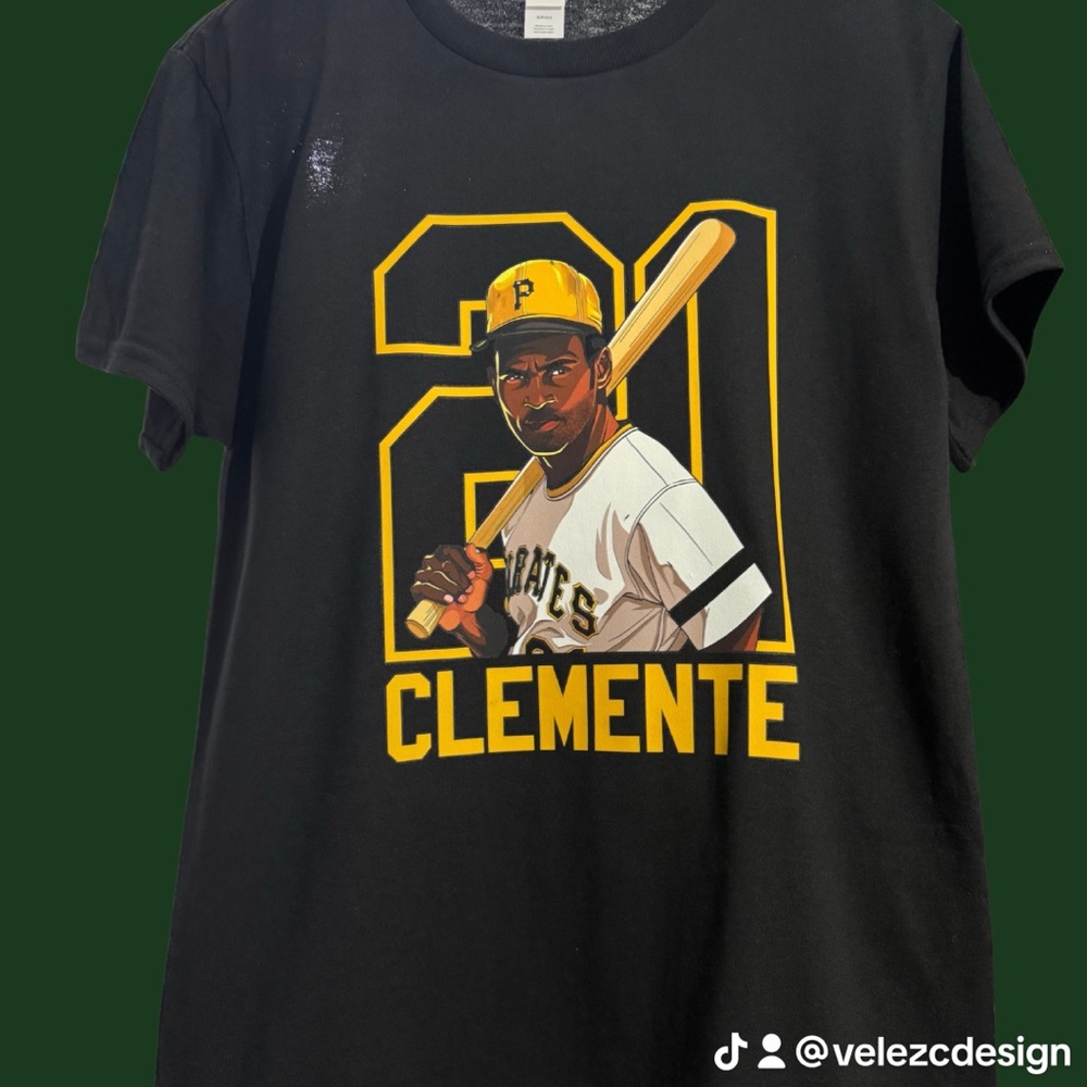 Roberto Clemente #21 Pittsburgh Pirates Graphic Tee - Homenaje Clásico